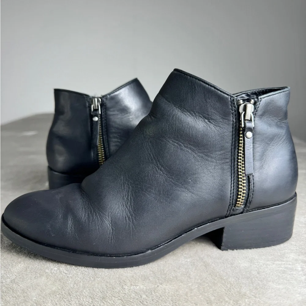 Cole Haan Women's Size 7 Black Leather Hayes‎ Ankle Zip Bootie Boots Classic